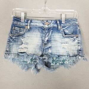 Forever 21 distressed jean shorts light wash